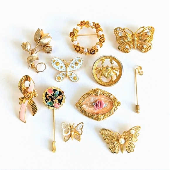 Vintage Brooches Bundle Gold-tone Faux Pearl Filigree Roses Butterfly Ribbon - Picture 1 of 17